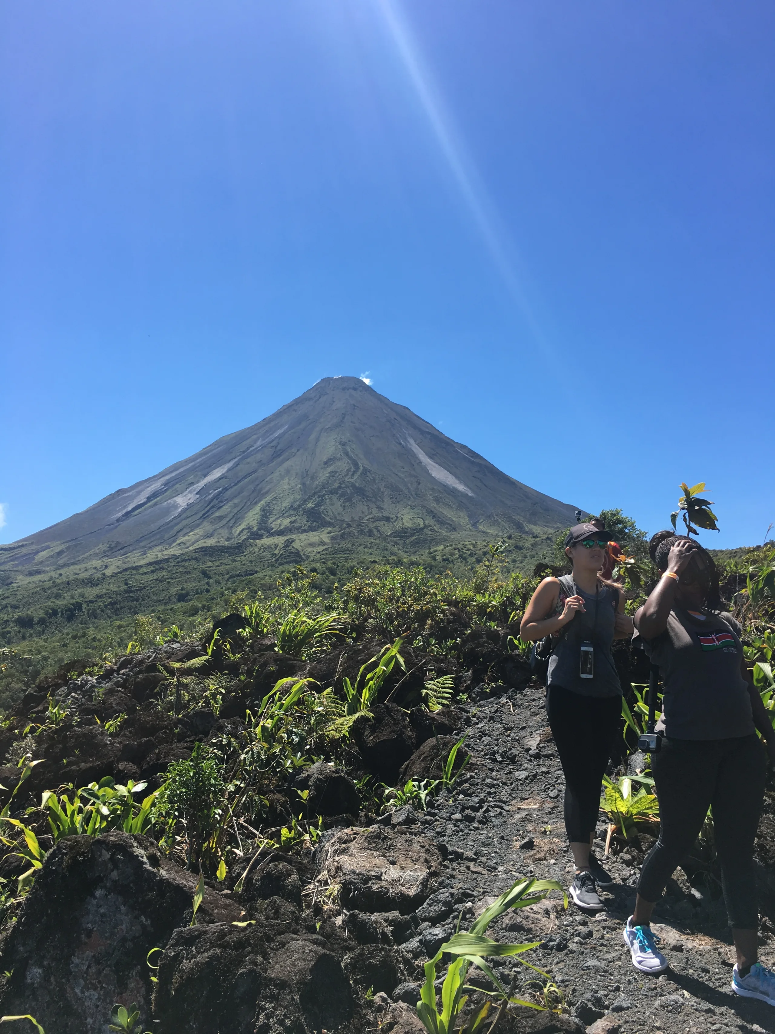 Minicombo 2 (Caminata al Volcán Arenal + Catarata de La Fortuna + Almuerzo)